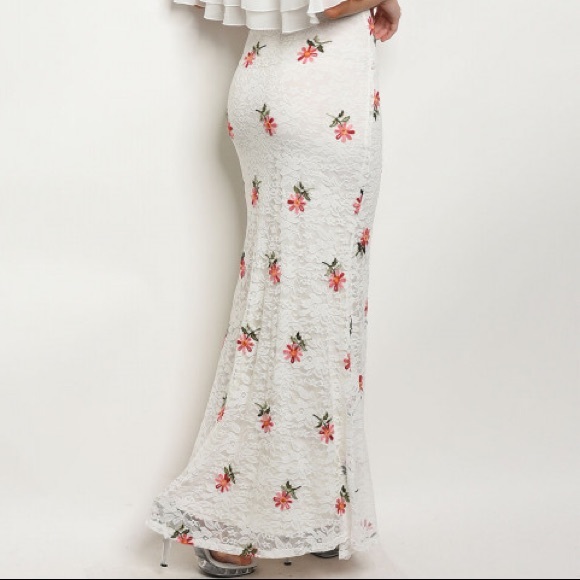 HOT SALES ❗️Ivory Off the Shoulder Lace Gown - Picture 5 of 5